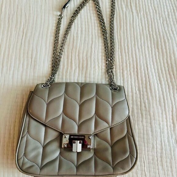 Michael Kors Peyton, taupe leather shoulder bag. - Picture 3 of 8